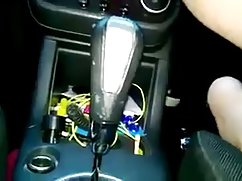سبزه جوان آماده است تا رابطه جنسی با یک مرد در الاغ داشته باشد و یک وزوز داشته باشد