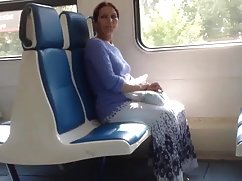 بانوی محکم جوان به هر حال بدن یک برده سکسی را شکنجه می کند و کس را دوست دارد