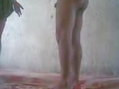 دوستانش اتفاق افتاده بودند که در همان تخت با هم باشند.